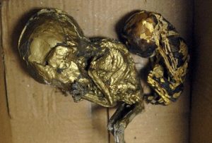 جثث أطفال مطلية بالذهب يعتقد استخدامها للسحر الأسر